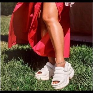 UGG Women's Aww Yeah chunky platform Sandals/clogs